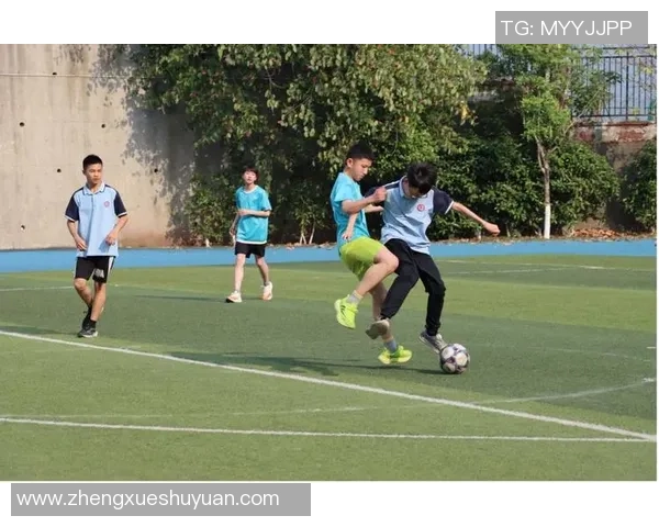 足球课堂精彩瞬间展示学生们的热情与团队合作精神 足球课堂精彩瞬间展示学生们的热情与团队合作精神